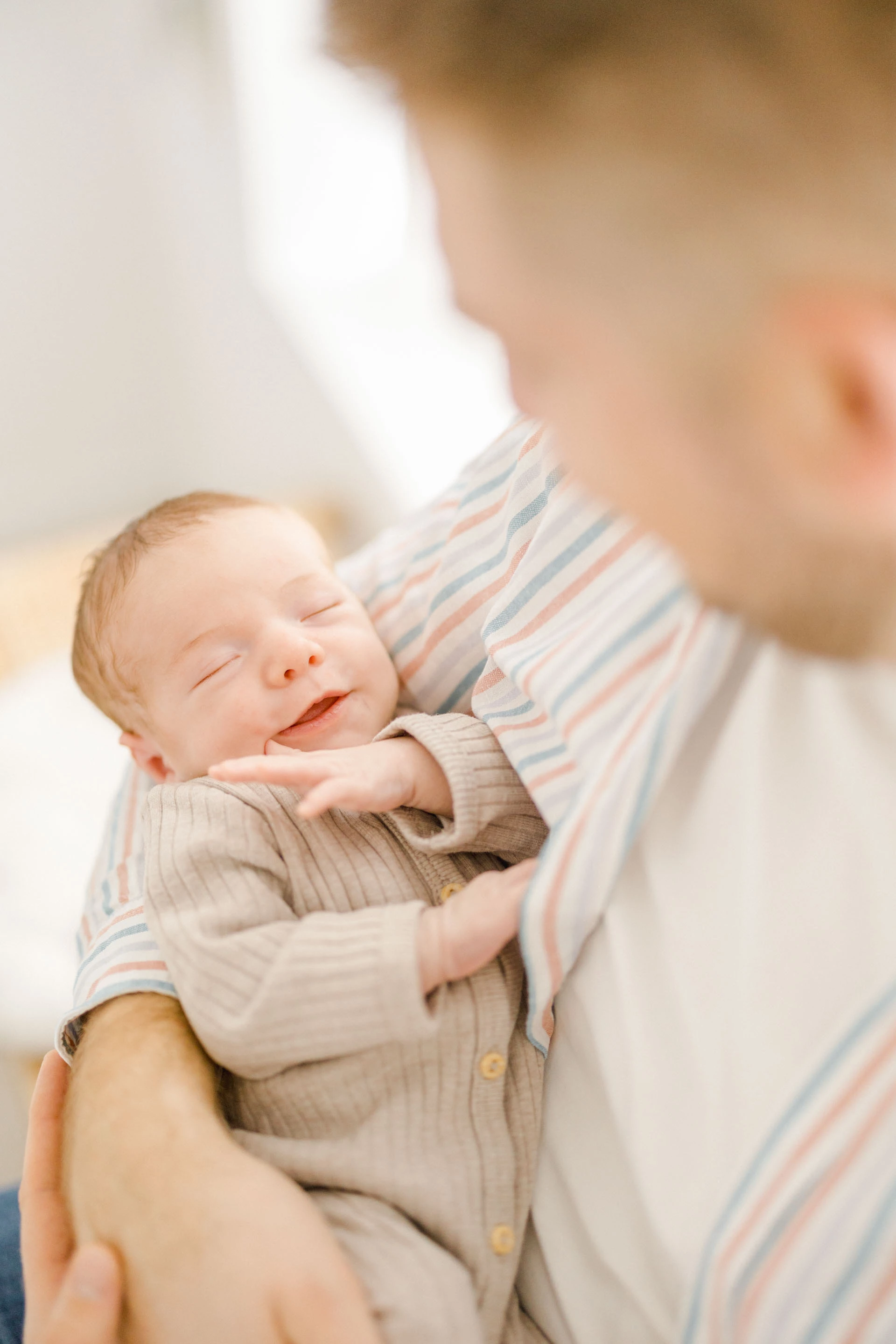 bonheur enfant marron gris bébé